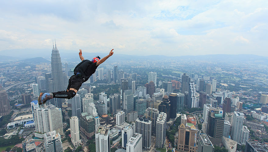 How to: Become a customer experience leader on social media image